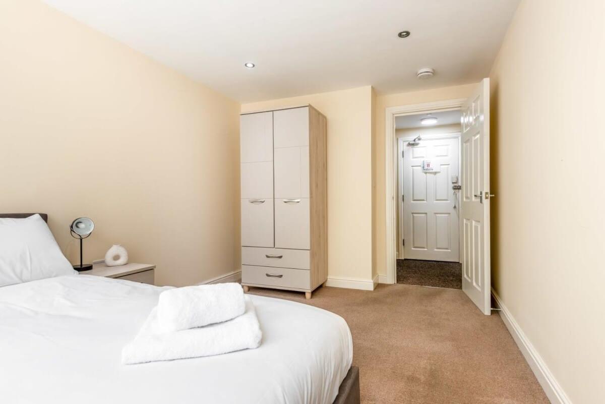 Bright 1 Bedroom Budget Flat In Central 폰트프랙트 외부 사진