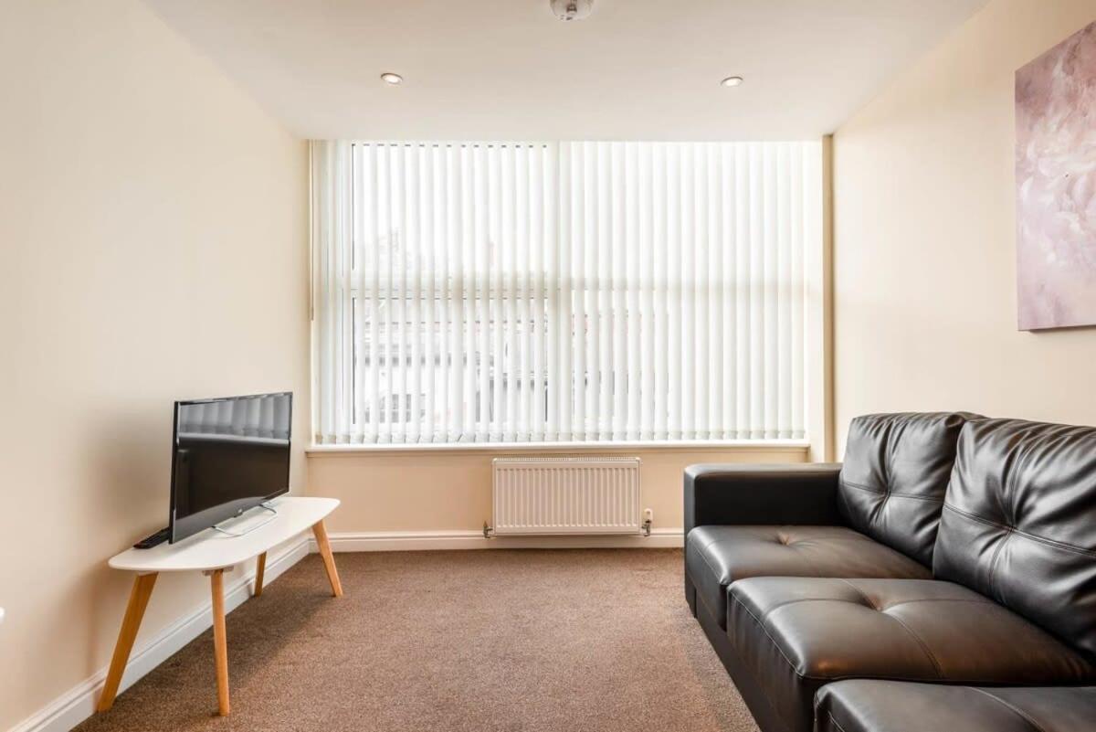 Bright 1 Bedroom Budget Flat In Central 폰트프랙트 외부 사진