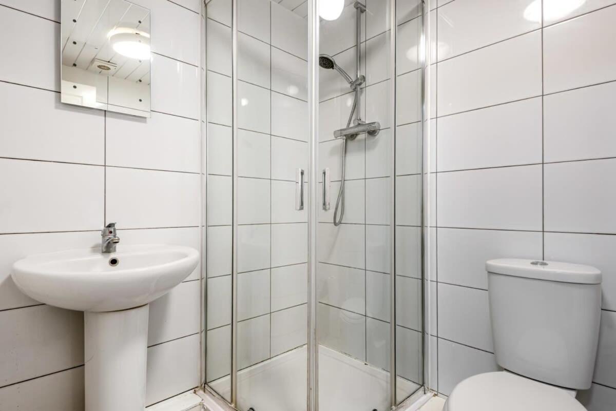Bright 1 Bedroom Budget Flat In Central 폰트프랙트 외부 사진
