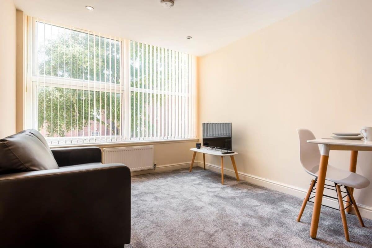 Bright 1 Bedroom Budget Flat In Central 폰트프랙트 외부 사진